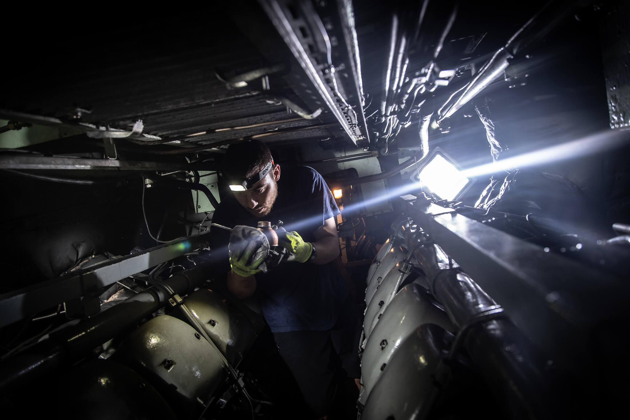 A seaman works in the engine room of a Spanish submarine during the NATO exercise Dynamic Mariner, 2019. © NATO / Flickr