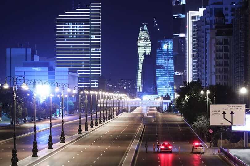 Empty streets because of curfew in Baku, Azerbaijan on 28 September 2020. By Ministry of Internal Affairs - Wikimediacommons - CC BY-SA 4.0, .jpg