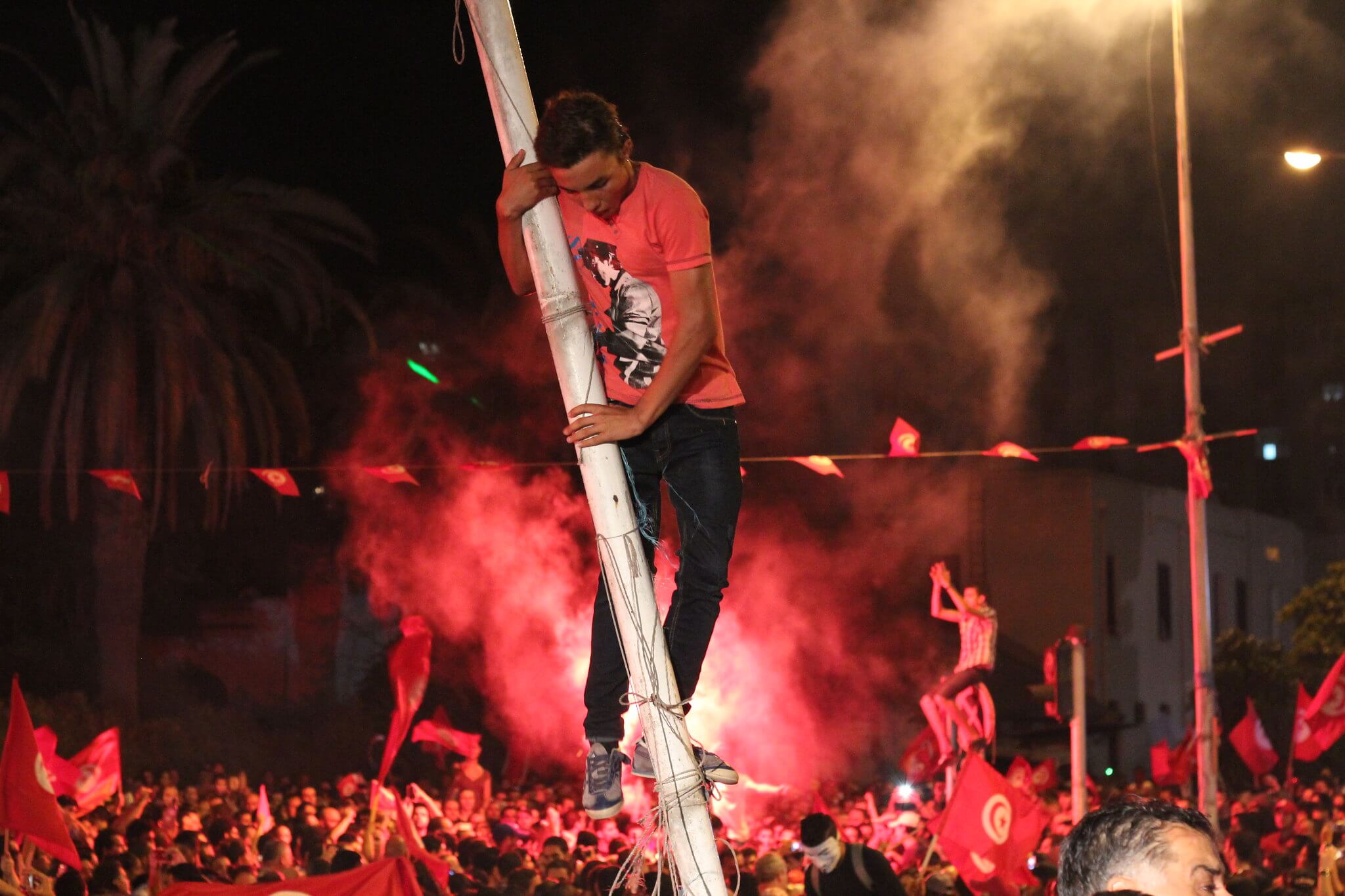 Protesten in Tunesië in 2013. © Flickr / Amine GHRABI