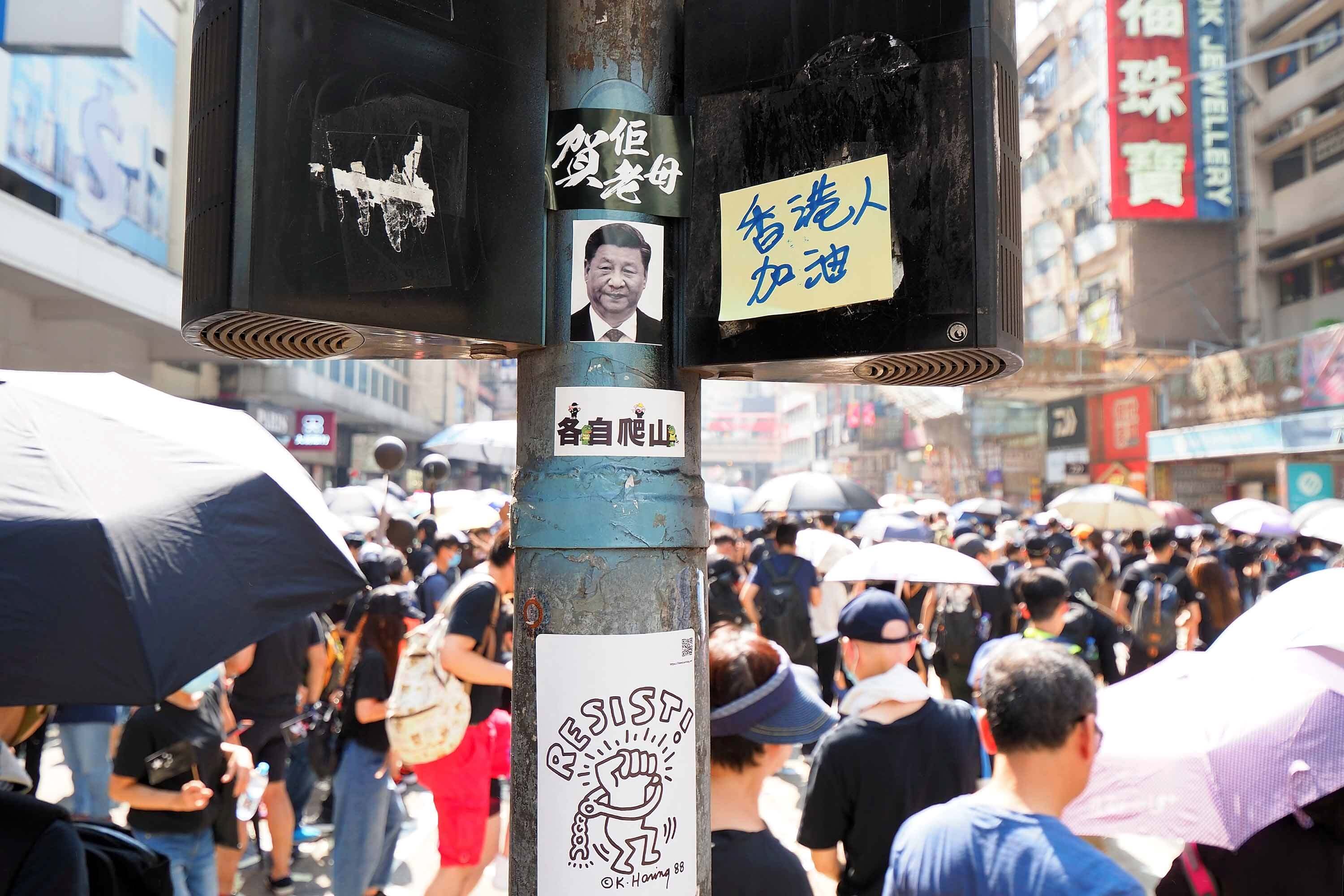 Dams-Banners protesting the Chinese government at a protest in Hongkong, 1 October 2019. © Etan Liam - Flickr
