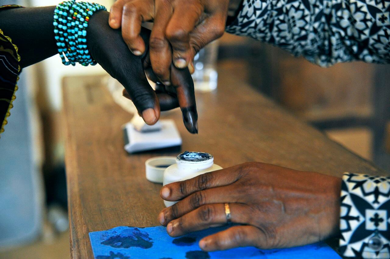 A woman has her finger dipped ink after voting  in legislative by-elections in Grand Laho, Côte d′Ivoire  (Photo: UN/Hien Macline