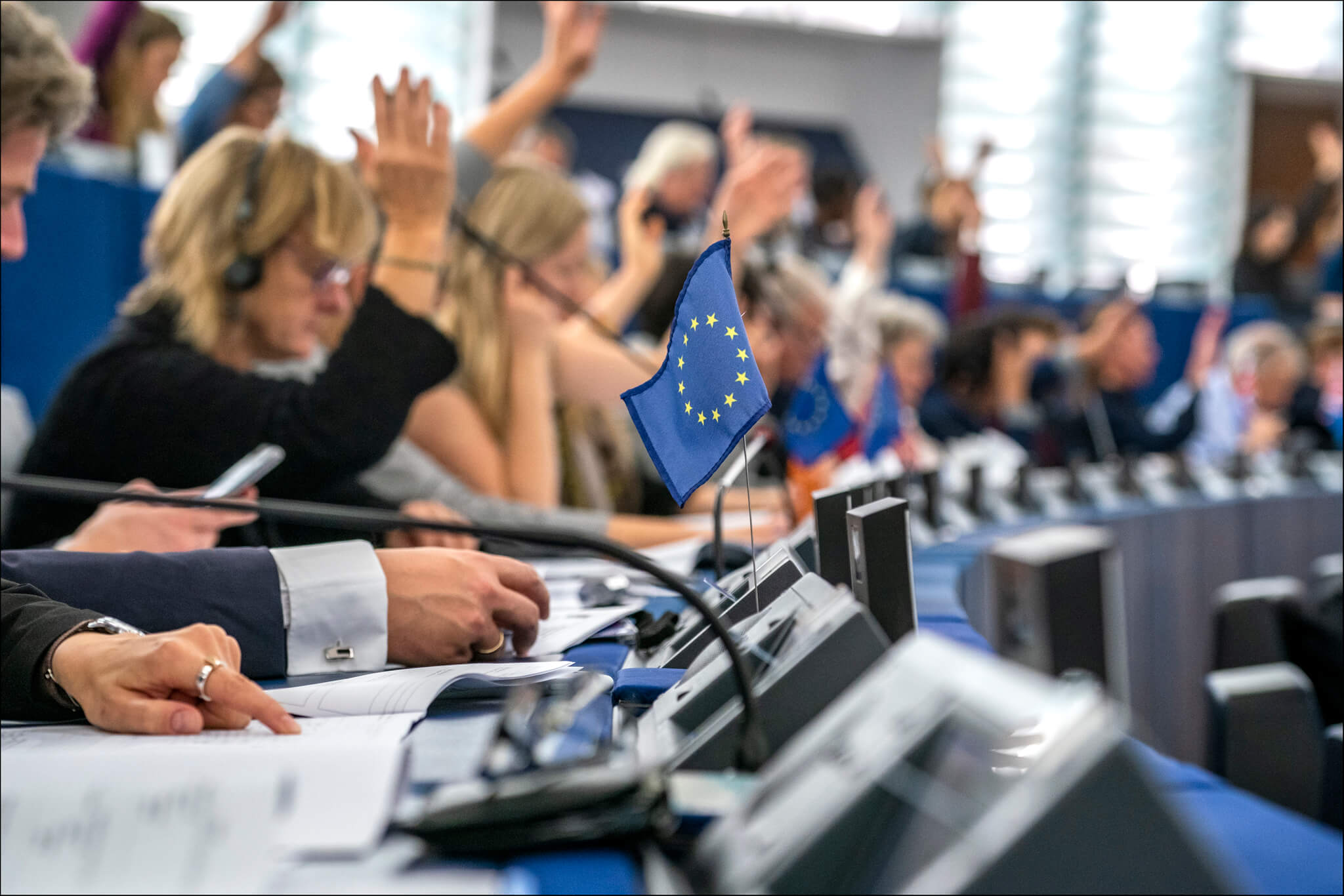 Leden van het Europees Parlement stemmen over het EU investeringsbudget voor 2020, door sommigen omschreven als een "boost for the climate." © European Parliament/Flickr