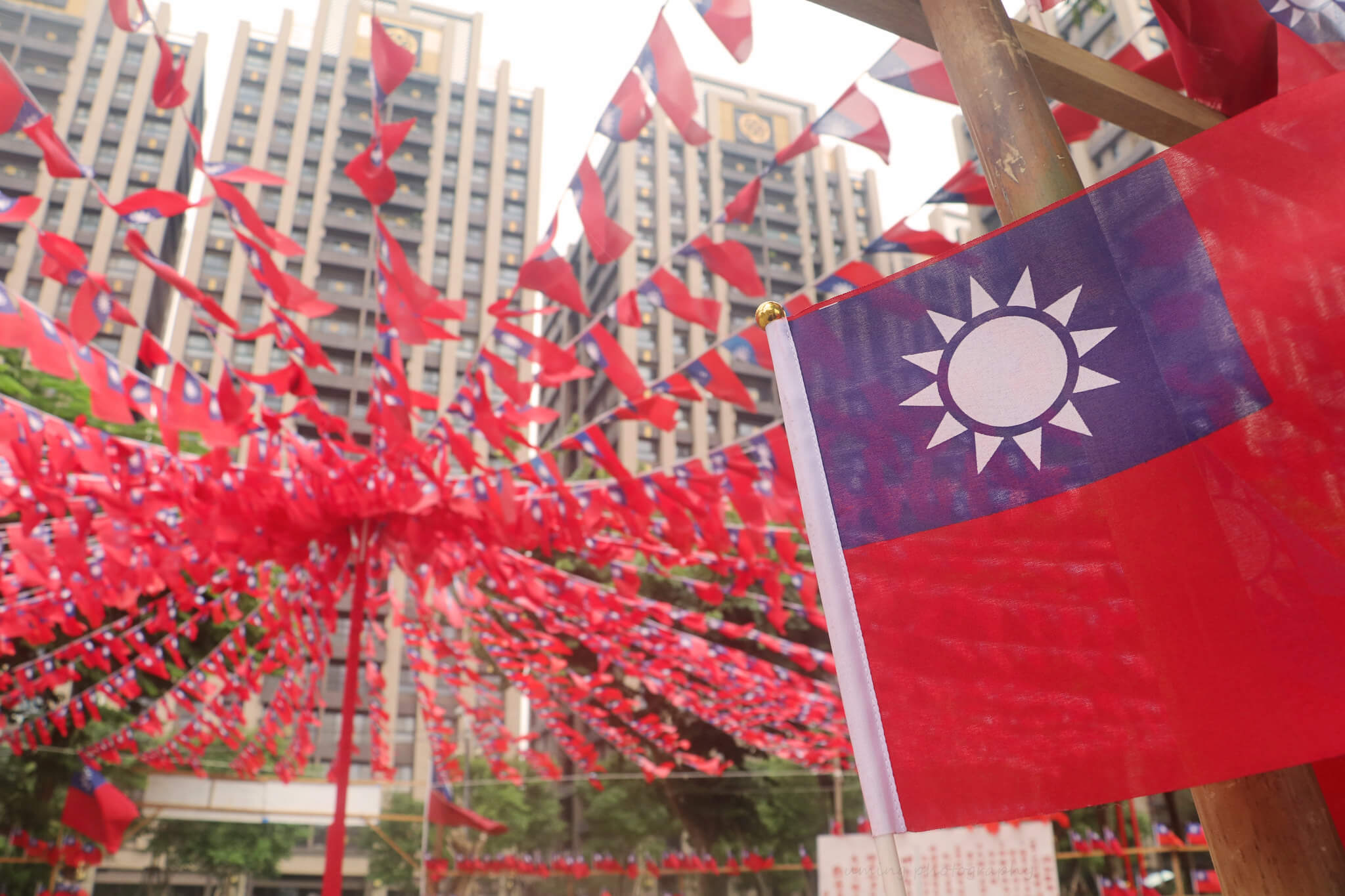Holmes - The flag of the Republic of China, commonly referred to as the Flag of Taiwan. Uming Photography - Flickr