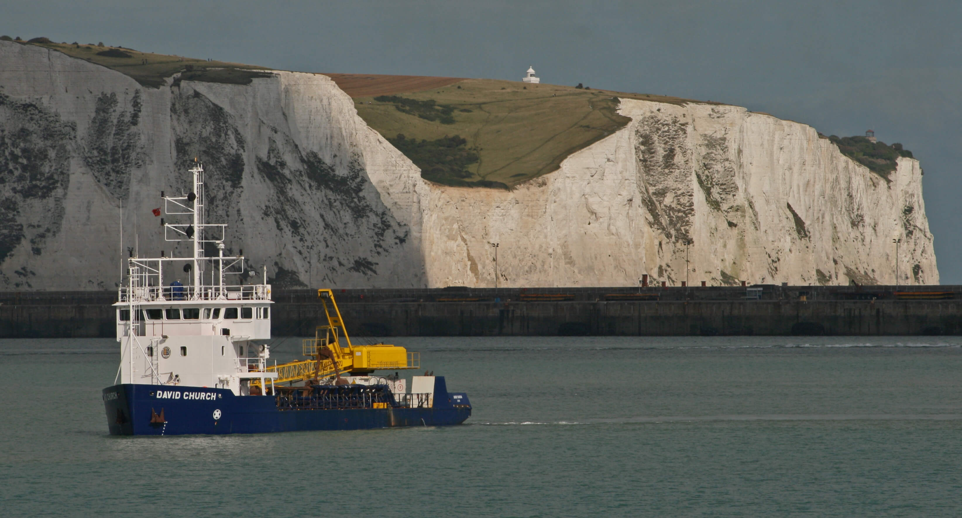 Dover Harbour Board dredger David Church in Eastern Docks with the white cliffs in the background. © Glen/Flickr