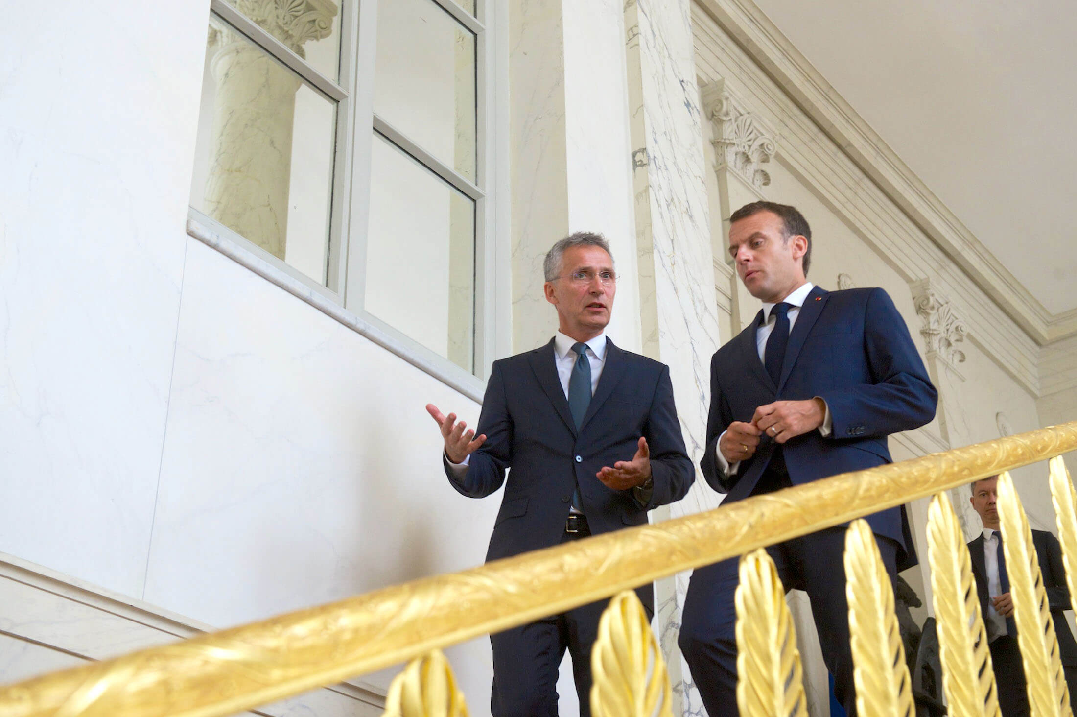 Zandee- De Franse president Emmanuel Macron met de secretaris-generaal van de NAVO Jens Stoltenberg in 2018. NATO