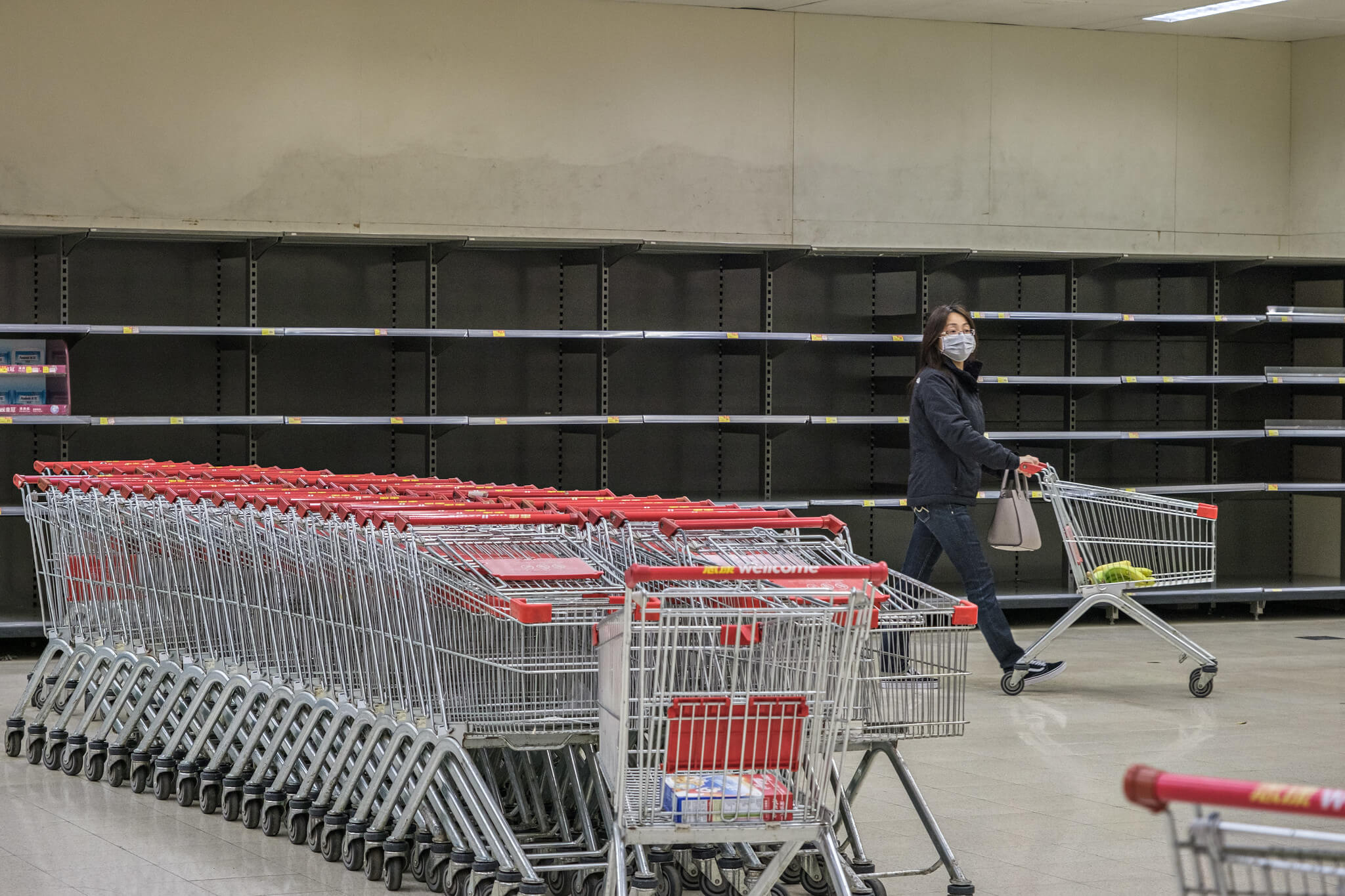 A supermarket in the city of Wuhan, almost empty due to the corona-crisis. © Studio Incendo/Flickr