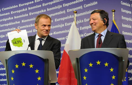 Donald Tusk toont zich verheugd over de economische groei van Polen (Brussel 2011).