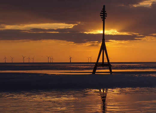 Windmolens aan de Britse kust, nabij Liverpool