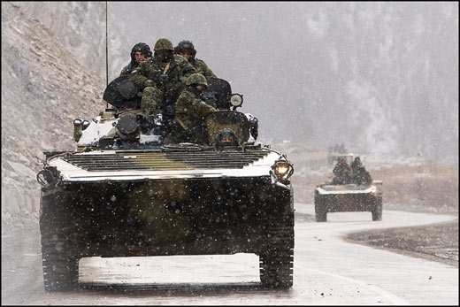 Russische troepen bij de Georgische grens in 2006