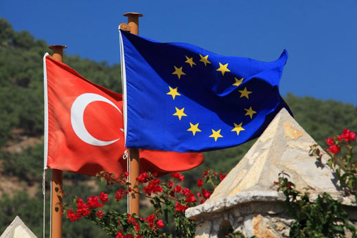 Turkse en Europese vlag