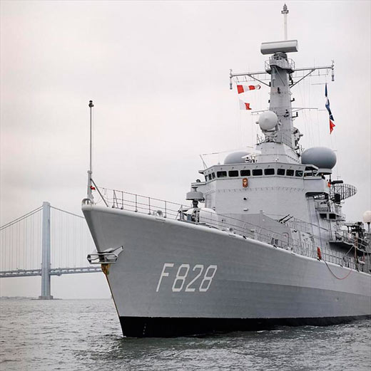 Een van de Nederlandse Multipurpose-fregatten (M-fregatten)