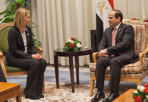 Hoge Vertegenwoordiger voor Buitenlandse Zaken en Veiligheidsbeleid van de Europese Unie Federica Mogherini in 2015 op bezoek bij president al-Sisi van Egypte.