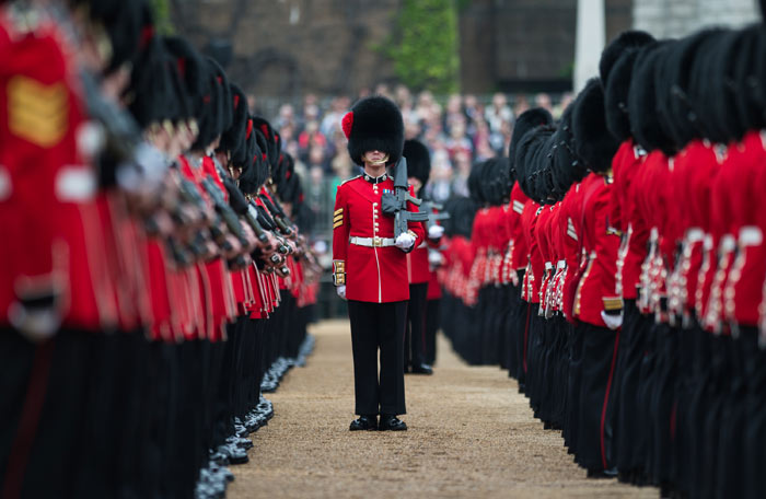 Britse soldaten tijdens een parade in juni 2016