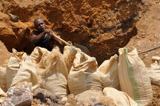 Kopermijn in Congo. Ruim een kwart van het koper in Congo wordt geëxporteerd naar de EU. 