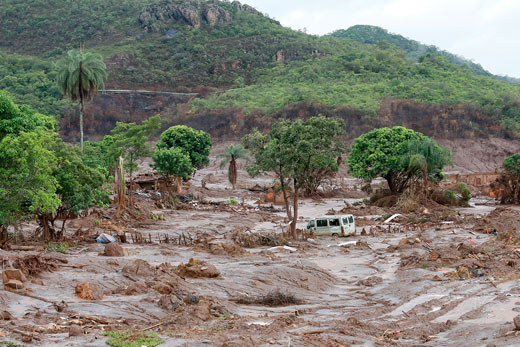Een damdoorbraak bij de Braziliaanse mijn van Samarco leidde in 2015 tot een giftige stroom modder, vol zink, koper, kwik en arsenicum.