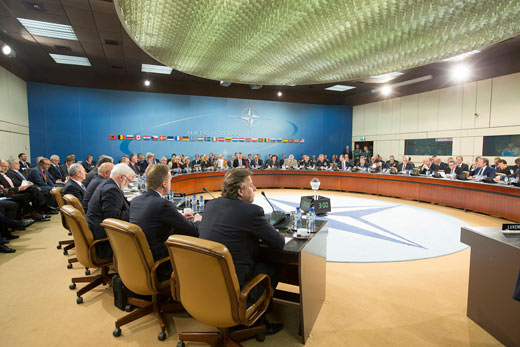 Minister van Buitenlandse Zaken Bert Koenders tijdens een vergadering van de NAVO.