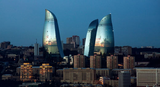 De zogeheten Flame Towers in de Azerbeidzjaanse hoofdstad Bakoe. Rasul Jafarov in Azerbeidzjan stelde van alles in het werk om zijn NGO Human Rights Club te laten registreren.