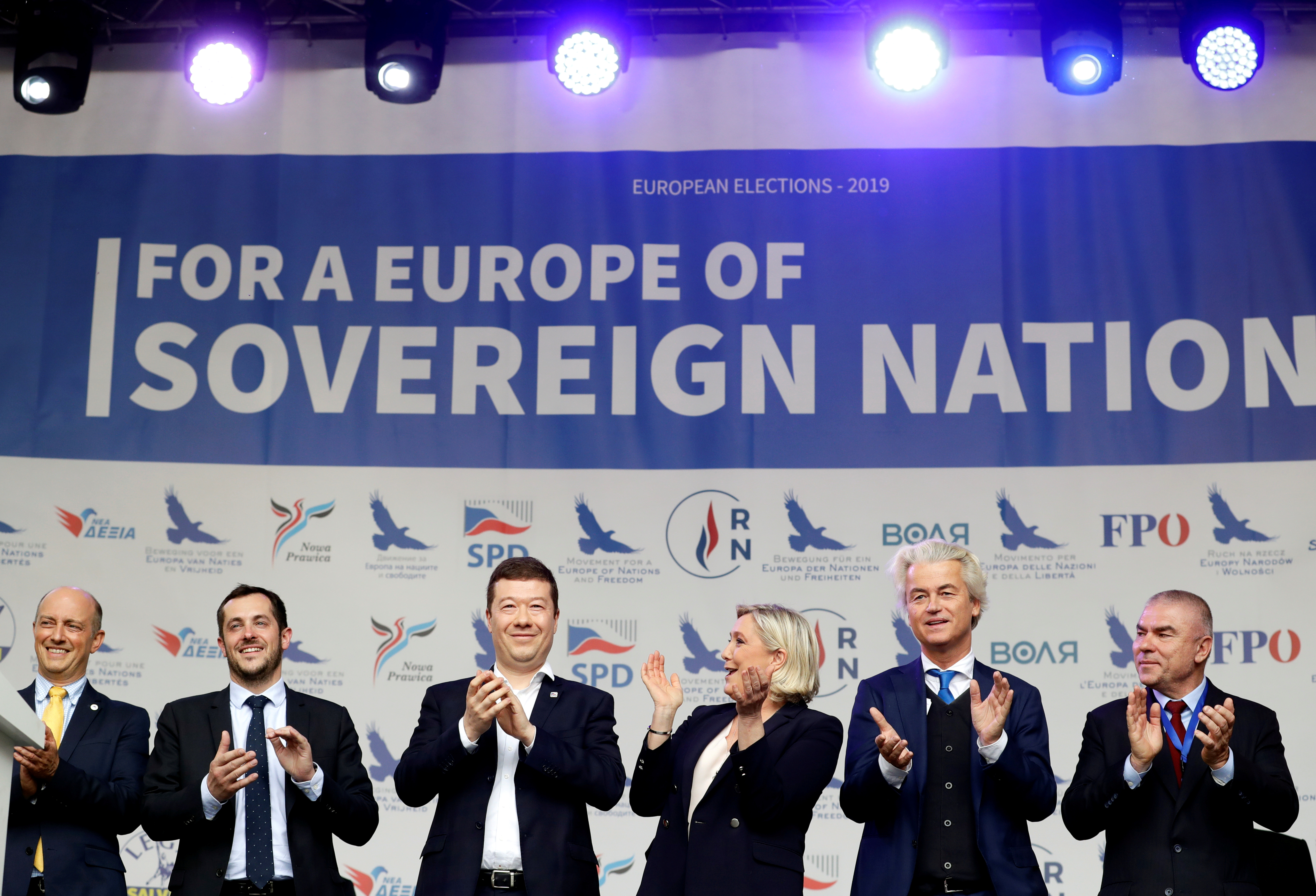 Leiders van radicaal-rechtse Europese partijen, waaronder Marine Le Pen, Tomio Okamura en Geert Wilders, tijdens een bijeenkomst in Praag, 25 april 2019. REUTERS/David W Cerny via Reuters Connect.  