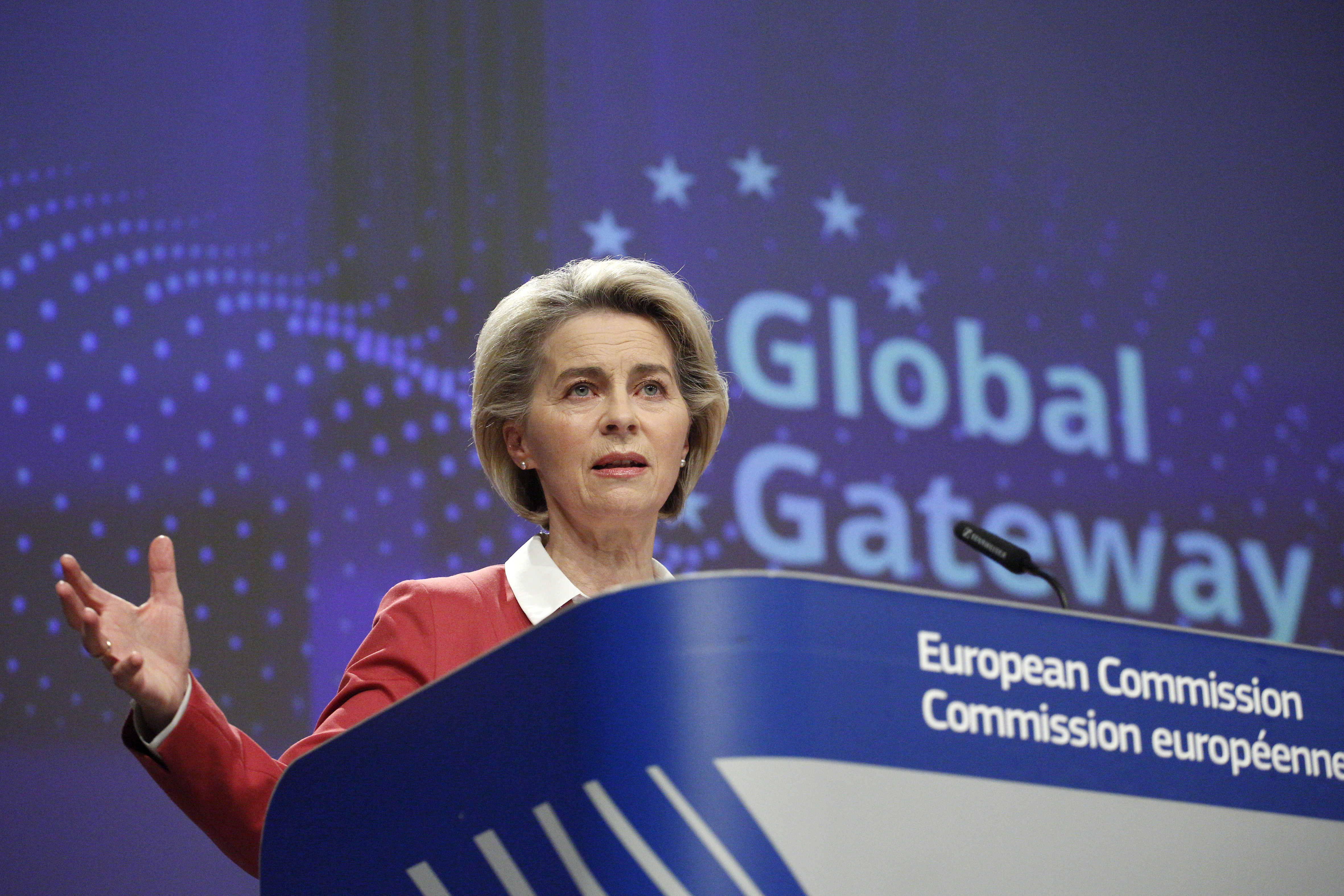 EU-Commissievoorzitter Ursula von der Leyen geeft een persconferentie over de Global Gateway in Brussel op 1 december 2021. © Valeria Mongelli / Hans Lucas via Reuters