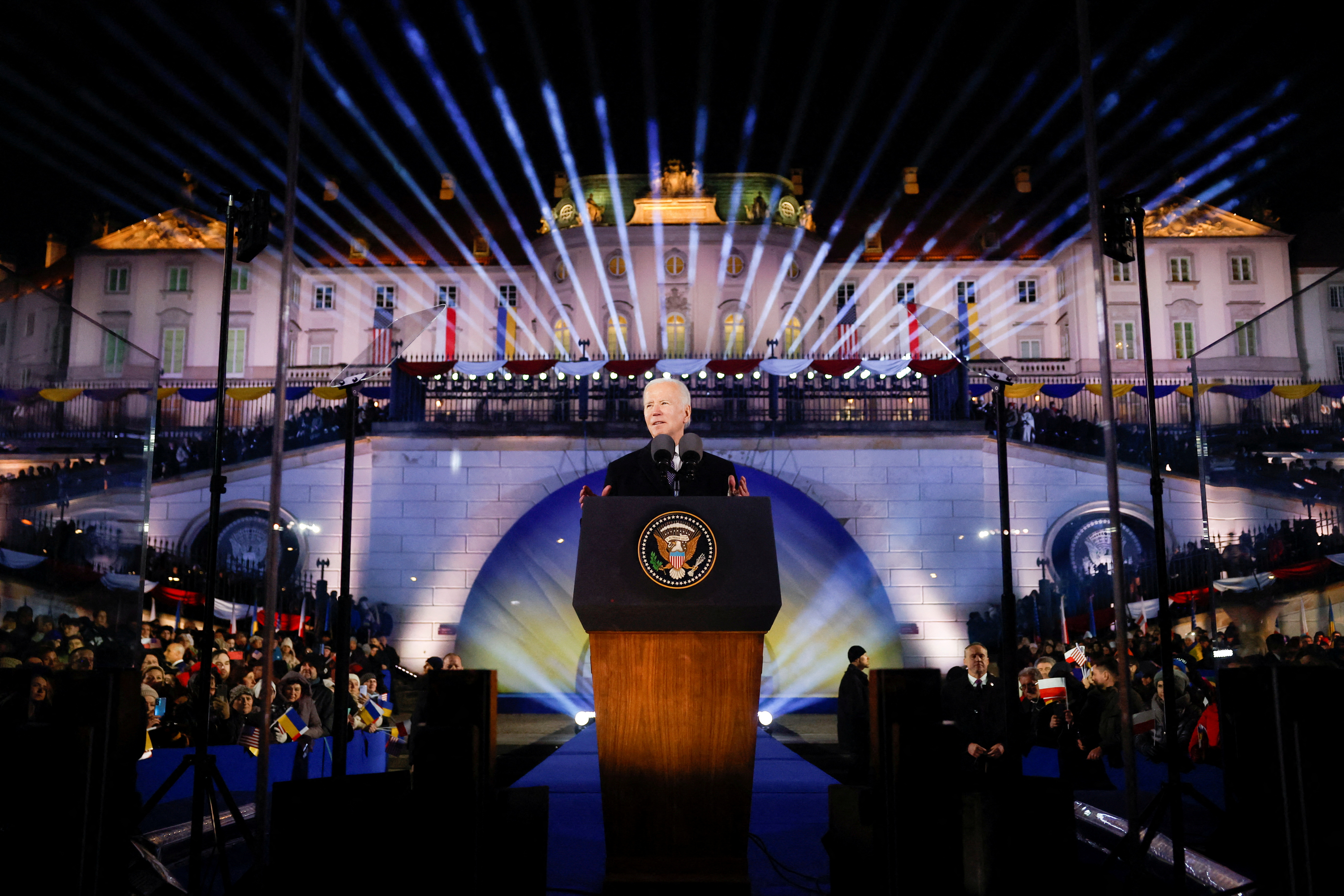 Op 21 februari 2023, een paar dagen voor het éénjarig jubileum van de oorlog in Oekraïne, houdt de Amerikaanse president Joe Biden een toespraak in Warschau, Polen. Evelyn Hockstein via Reuters. 
