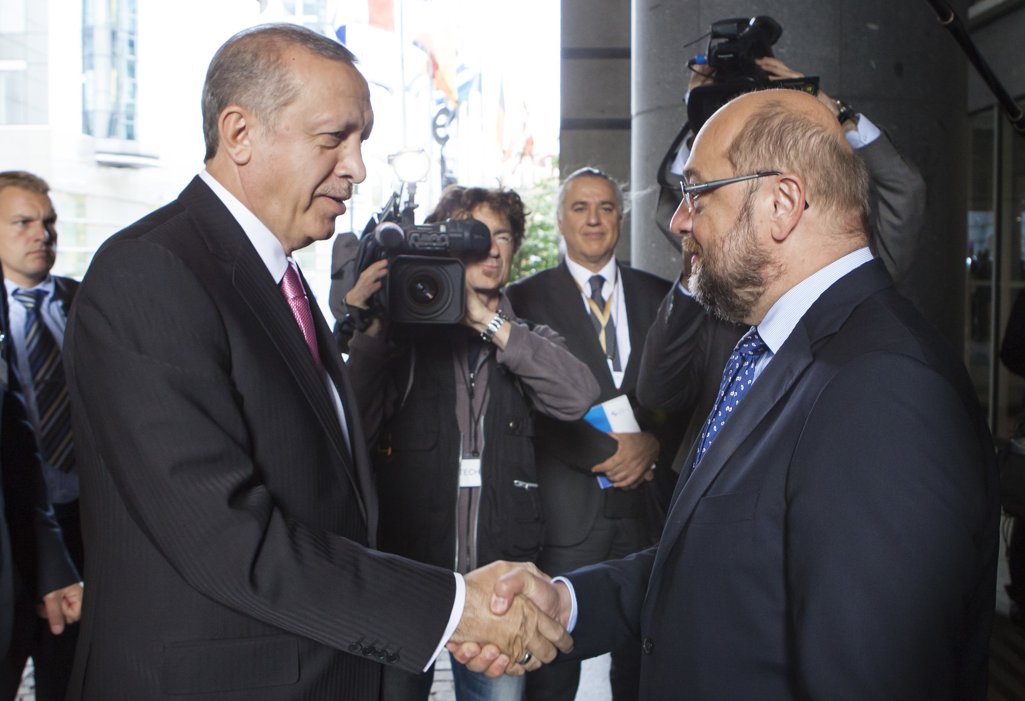 De Turkse president Recep Tayyip Erdoğan met de voorzitter van het Europees Parlement, Martin Schulz, tijdens een bespreking in oktober 2015 om de migratiestromen vanuit Syrië te beheren,