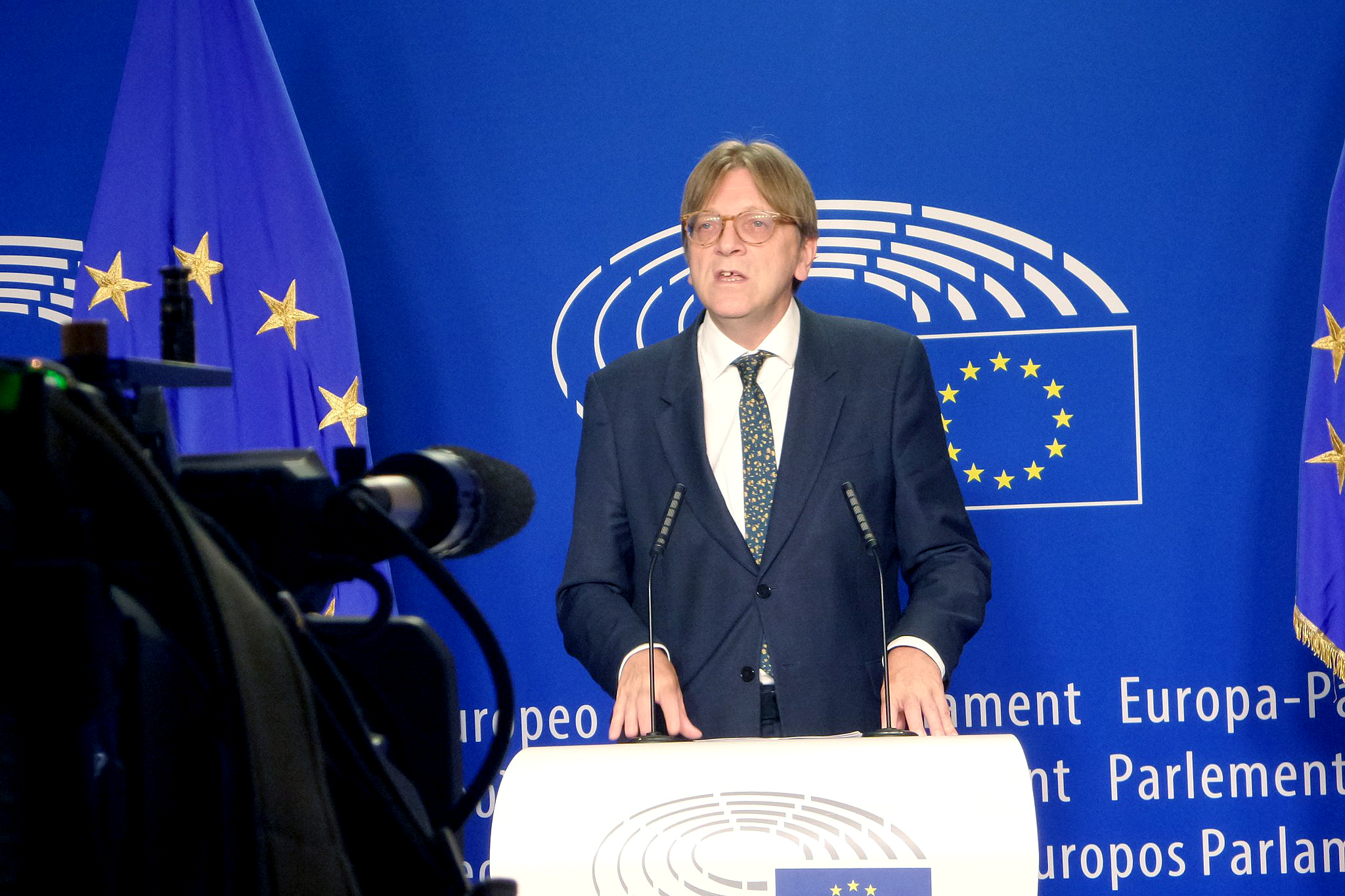 Voormalig premier van België en Europarlementariër Guy Verhofstadt tijdens een persconferentie over de Brexit, 24 juni 2016. European Parliament via Flickr. 