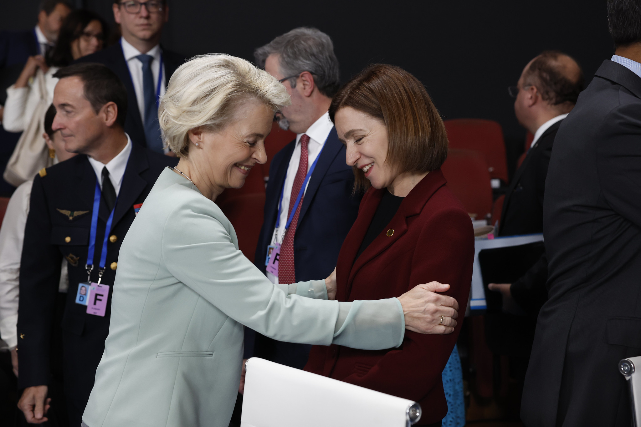 European Commission President Ursula Von der Leyen and Moldova's President Maia Sandu attend the working session of the Meeting of the European Political Community in Granada, Spain on 5 October 2023. © Pool PEUE/ Juanjo Martín via Flickr