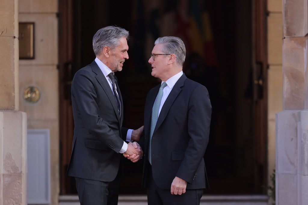 De Britse premier Keir Starmer ontvangt premier Dick Schoof tijdens de Europese Leiders-top in Lancaster House op 2 maart 2025 in Londen. © Lauren Hurley / No 10 Downing Street via Flickr.