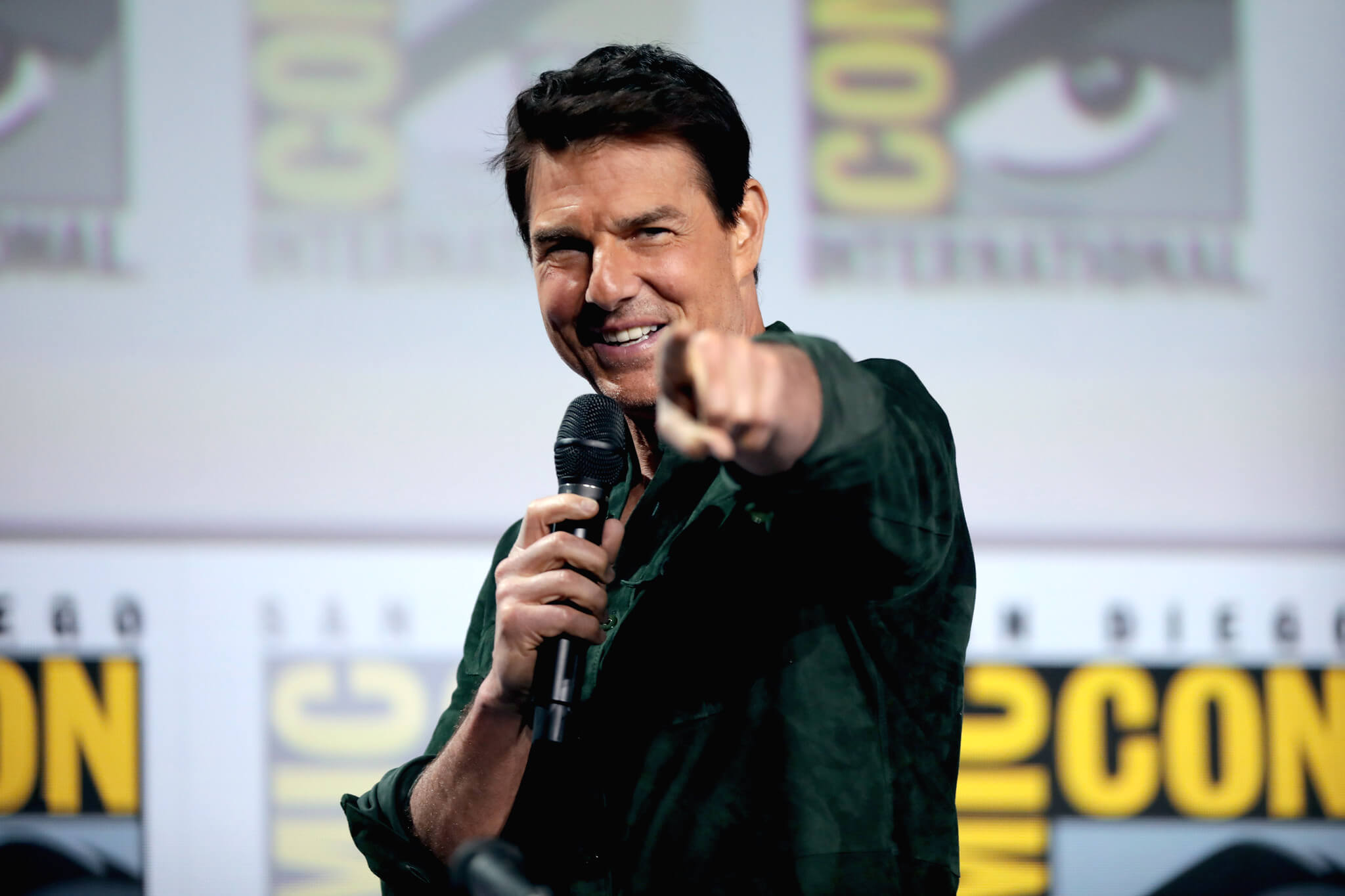 Auge - Tom Cruise speaking at the 2019 San Diego Comic Con International, for Top Gun Maverick, at the San Diego Convention Center in San Diego, California. Gage Skidmore - Flickr 