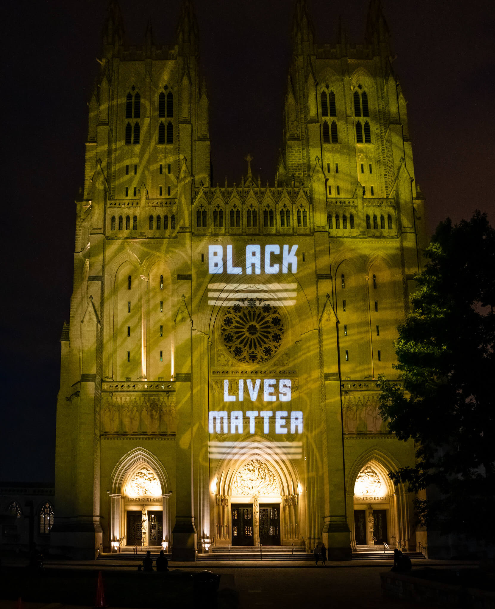 BLM-Lichtprojectie op de Washington National Cathedral op 11 juni 2020. Victoria Pickering - Flickr 