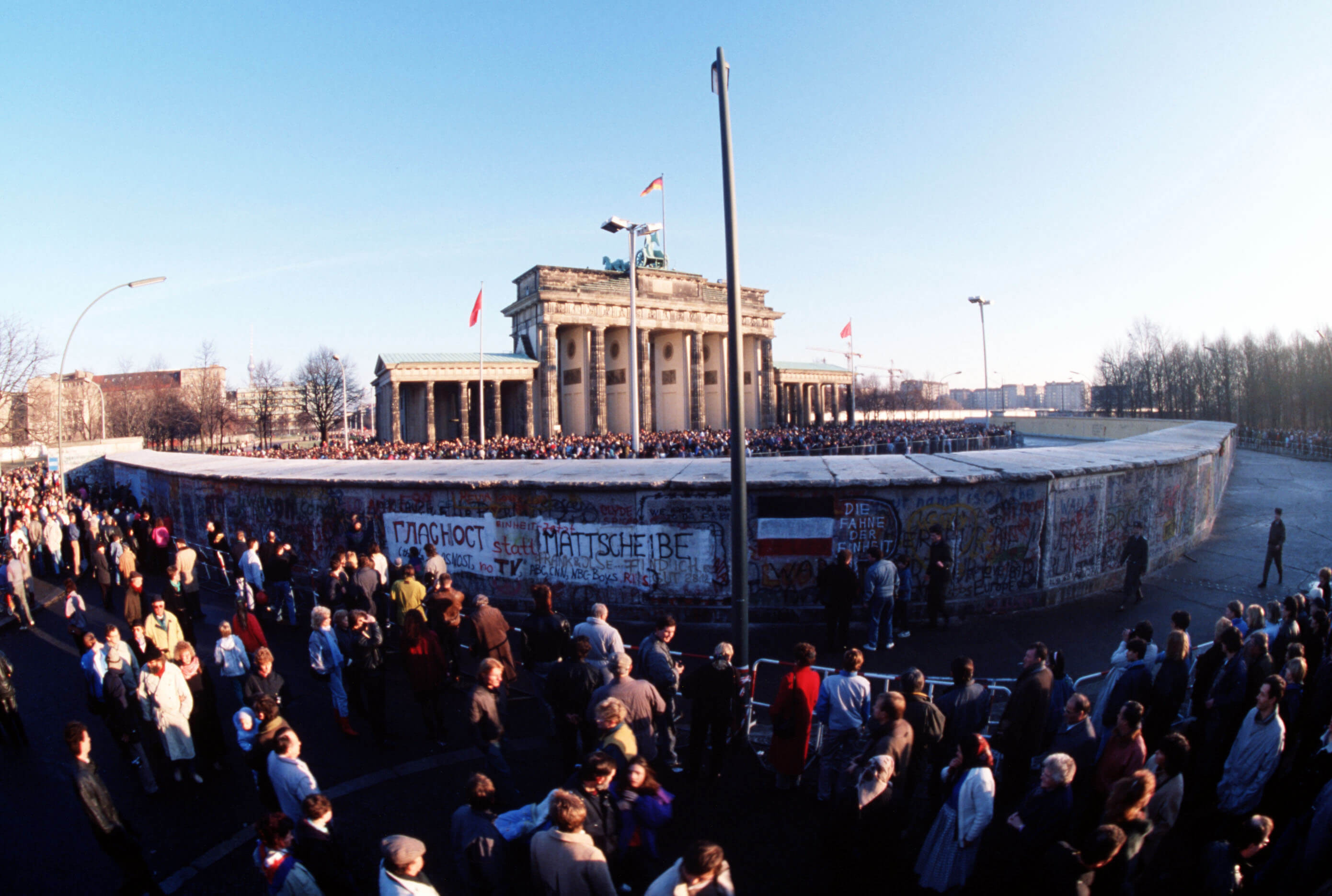 De Muur bij de Brandenburger Tor op 1 december 1989