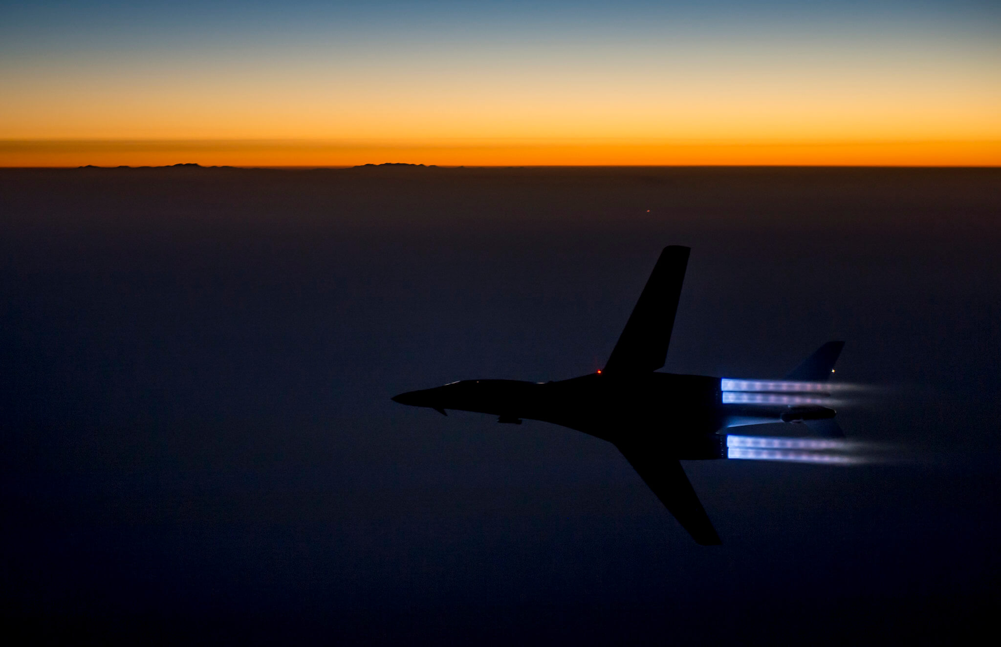 US Air Force B-1B Lancer flies over northern Iraq after conducting air strikes in Syria against ISIS targets on 27 September 2014. Flickr DVIDSHUB