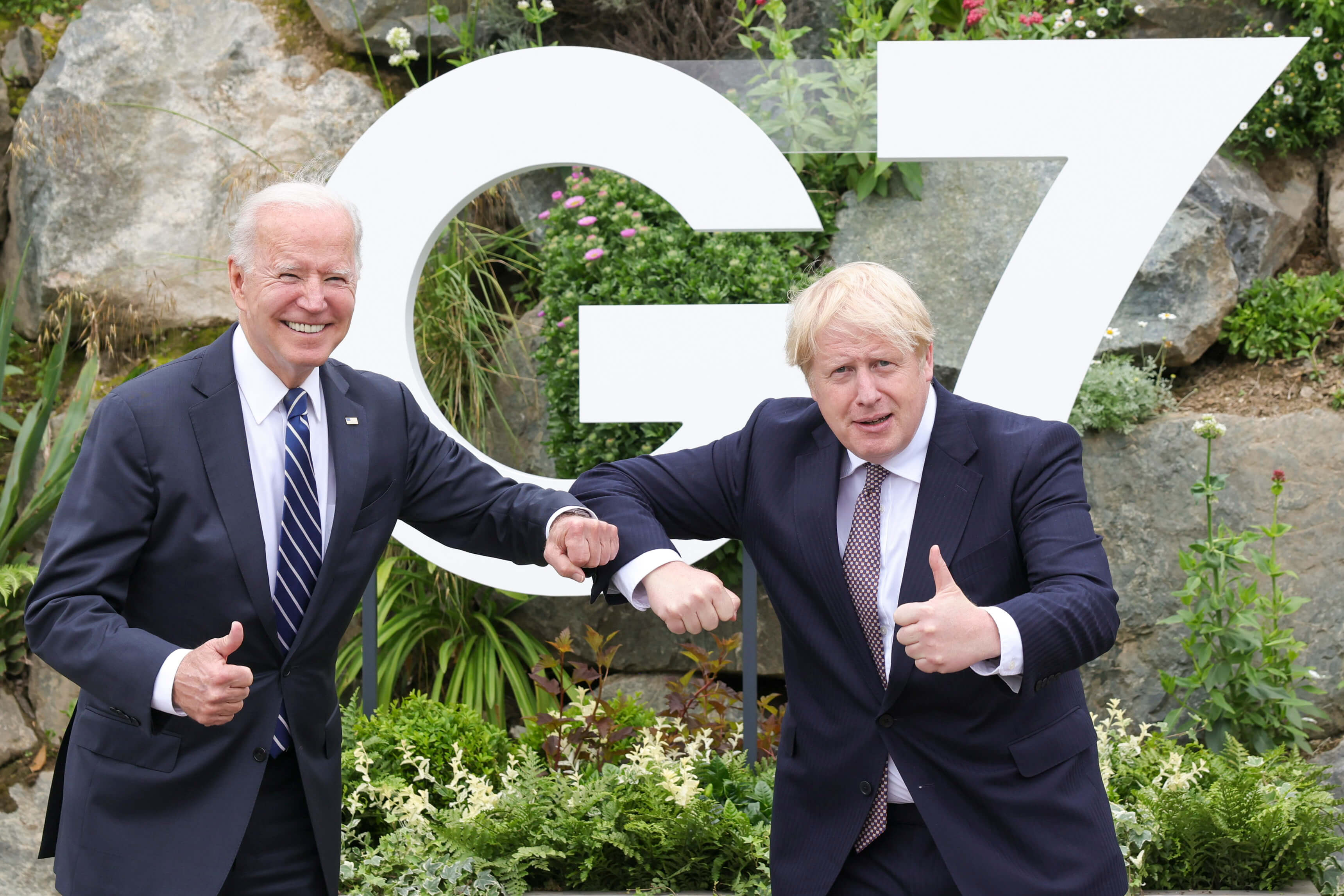 The President of the United States, Joe Biden stands next to the The Prime Minister, Boris Johnson at the G7 Leaders’ Summit in Cornwall in June 2021. Number 10 - Flickr