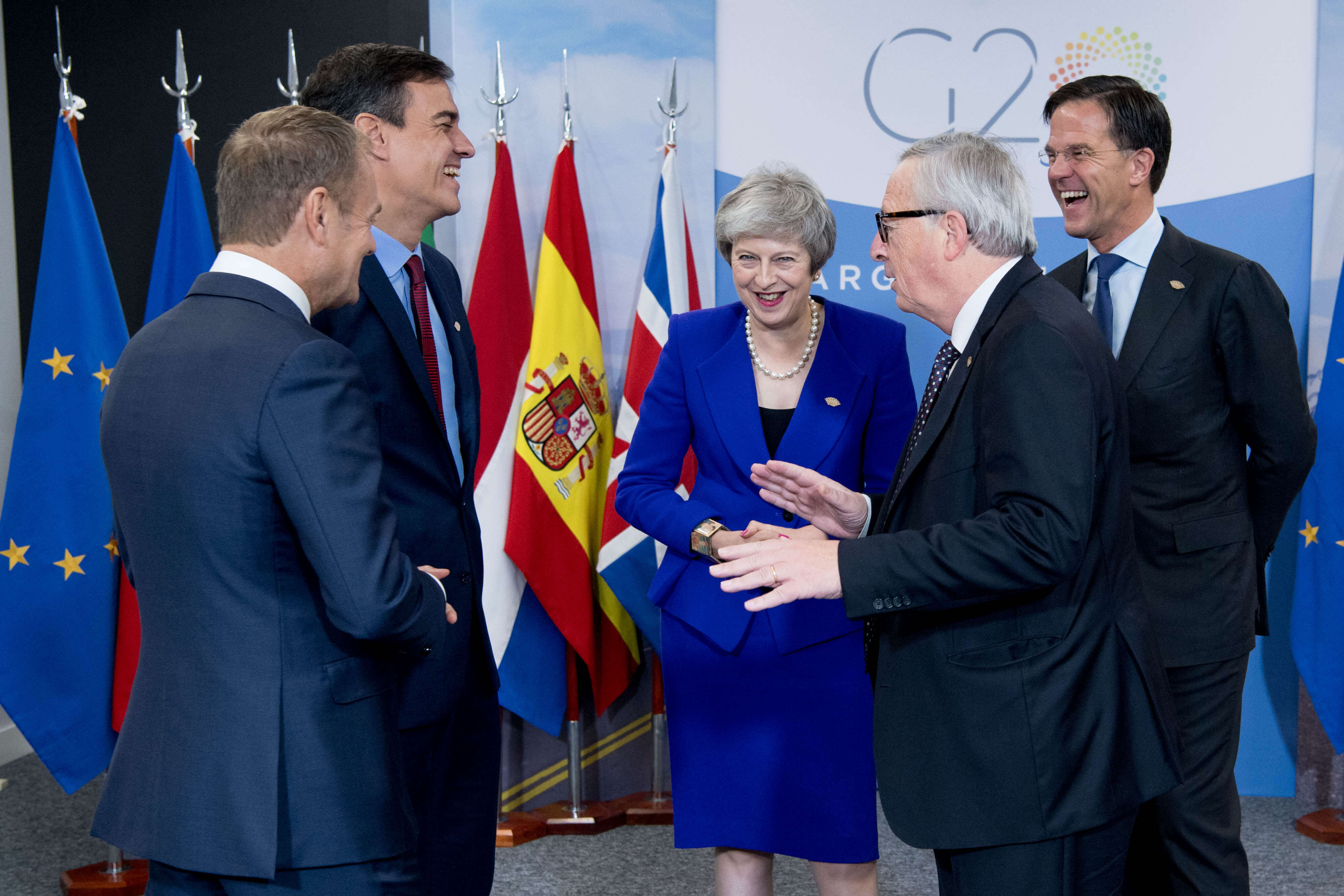 Donald Tusk, Pedro Sanchez, Theresa May, Jean-Claude Juncker en Mark Rutte tijdens de G20 in Argentinië op 30 november 2018 - European Union 2018