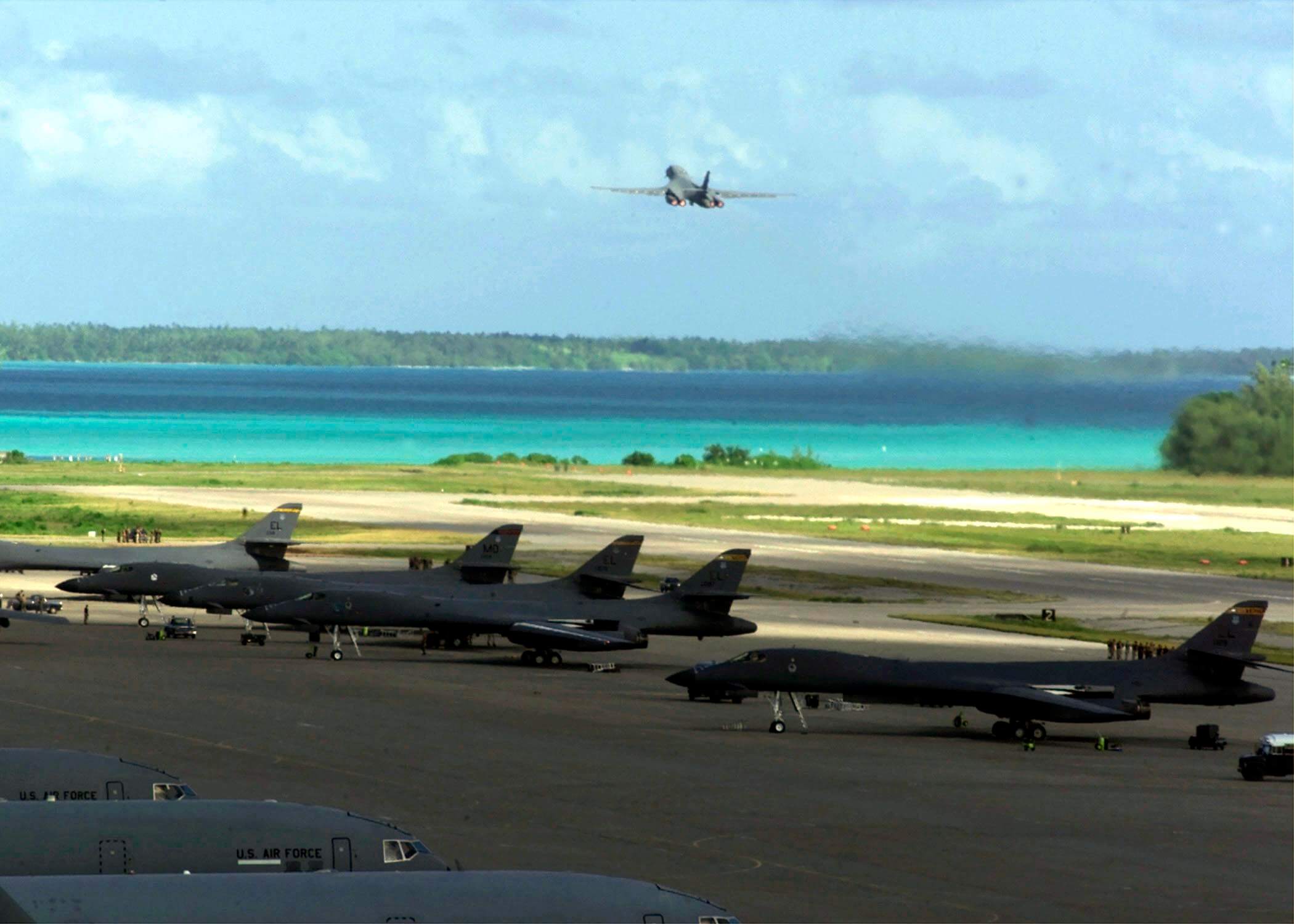 Amerikaanse bommenwerpers op weg naar Afghanistan in november 2001 vanaf het eiland Diego Garcia. © Wikicommons