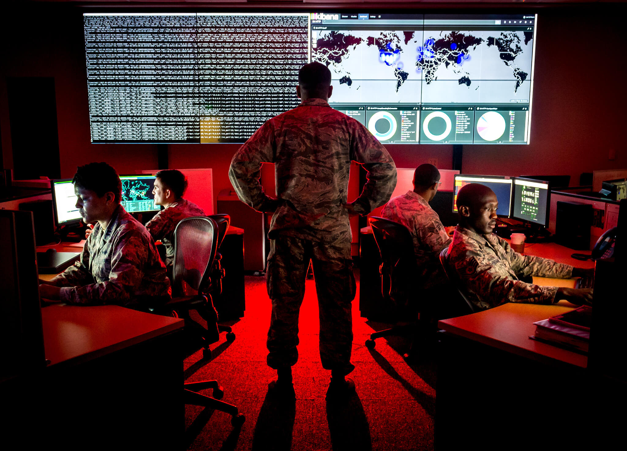 Een zogeheten Cyberspace Operations Group op een Amerikaanse legerbasis in 2017. © Airman Magazine - Flickr