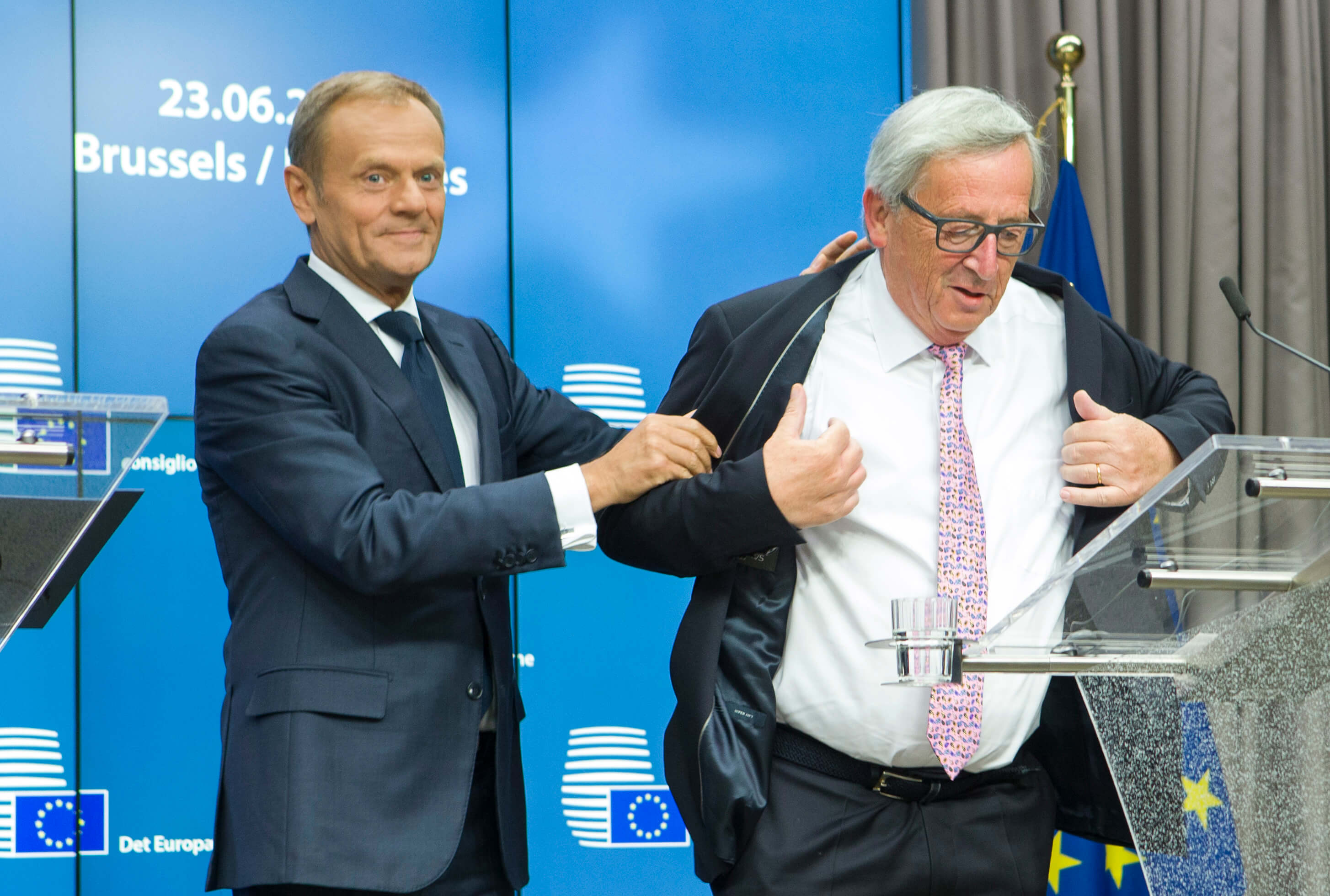 Criekemans-Donald Tusk en Jean-Claude Juncker op een bijeenkomst van de Europese Raad, 2017. © European Council - Flickr