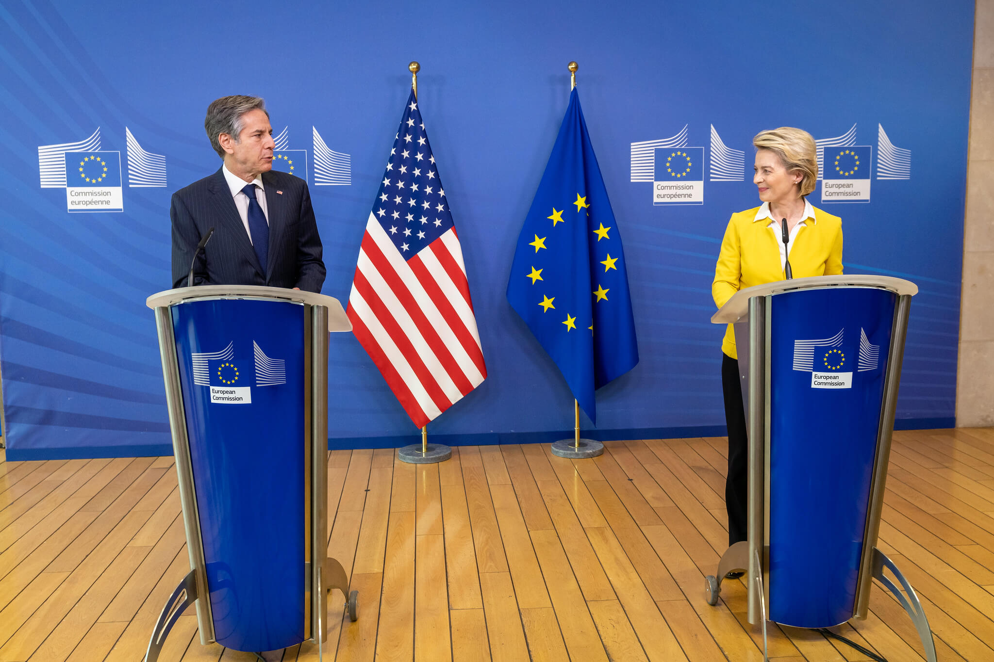 Cuperus - De Amerikaanse minister van Buitenlandse Zaken Anthony Blinken en voorzitter van de Europese Commissie Ursula von der Leyen ontmoeten elkaar in Brussel in maart 2021. State Depa