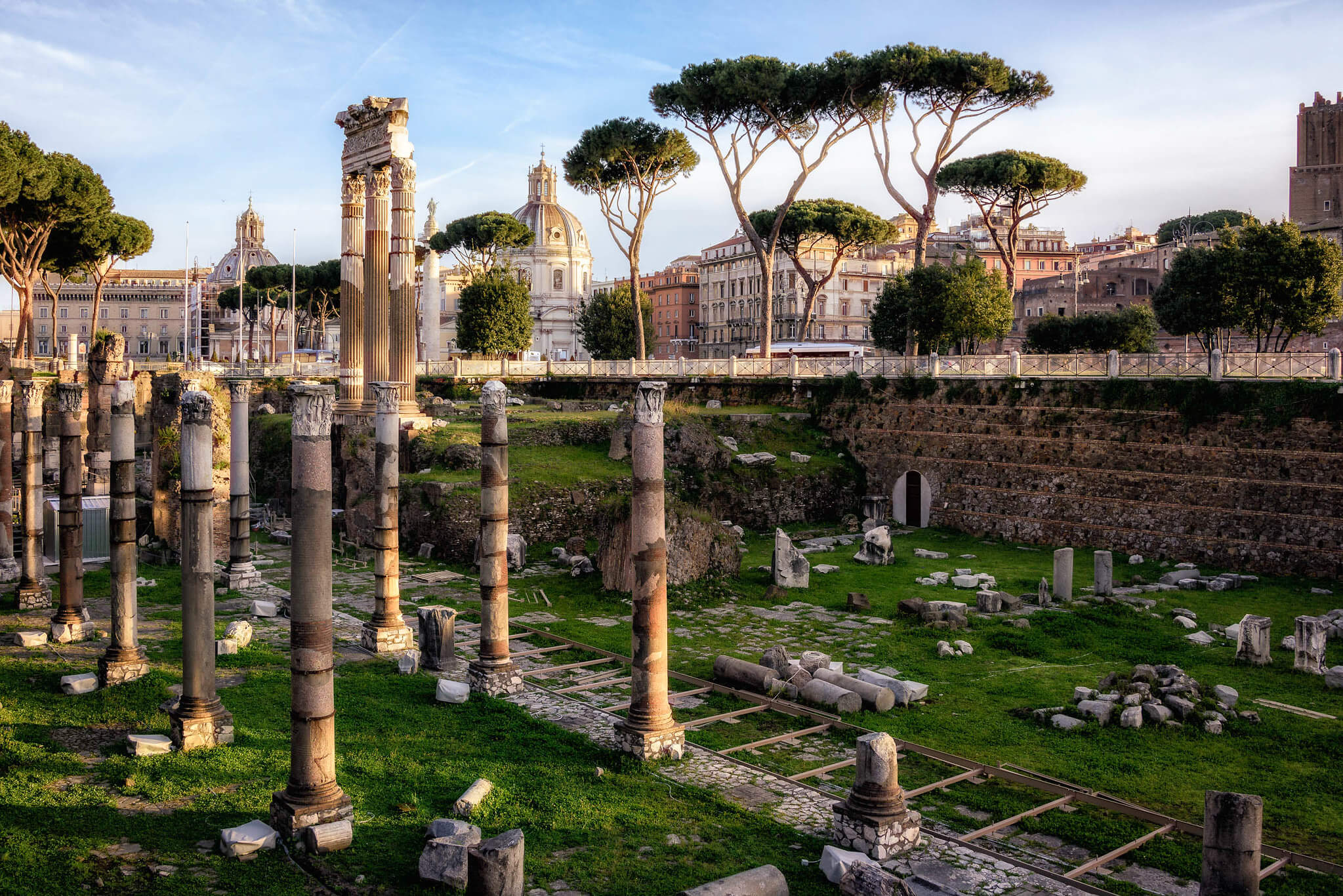Het Forum van Caesar, gebouwd in opdracht van Keizer Julius Caesar, nabij het Forum Romanum in Rome. © Ade Russel / Flickr