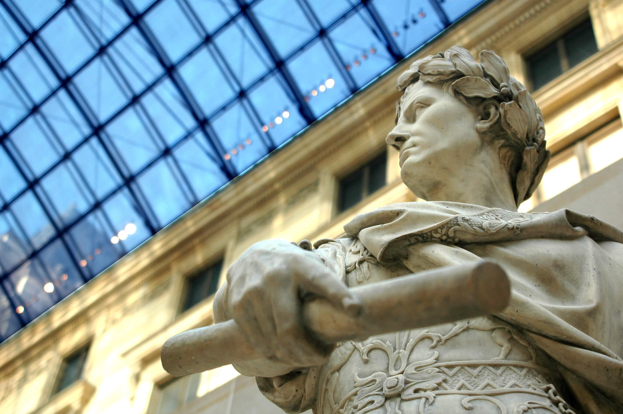 Marmeren standbeeld van keizer Julius Caesar in het Louvre in Parijs. © Grufnik / Flickr
