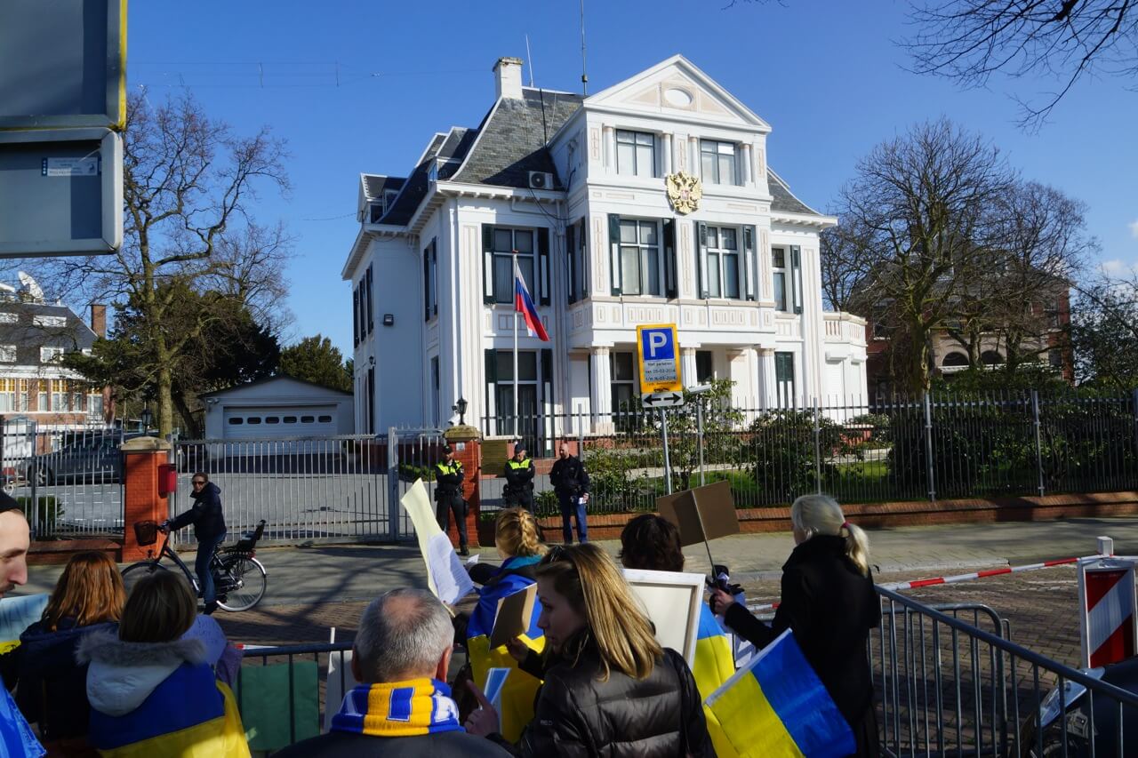 DeJong - Demonstratie tegen de annexatie van de Krim bij Russische ambassade in Den Haag in maart 2014.  Roel Wijnants