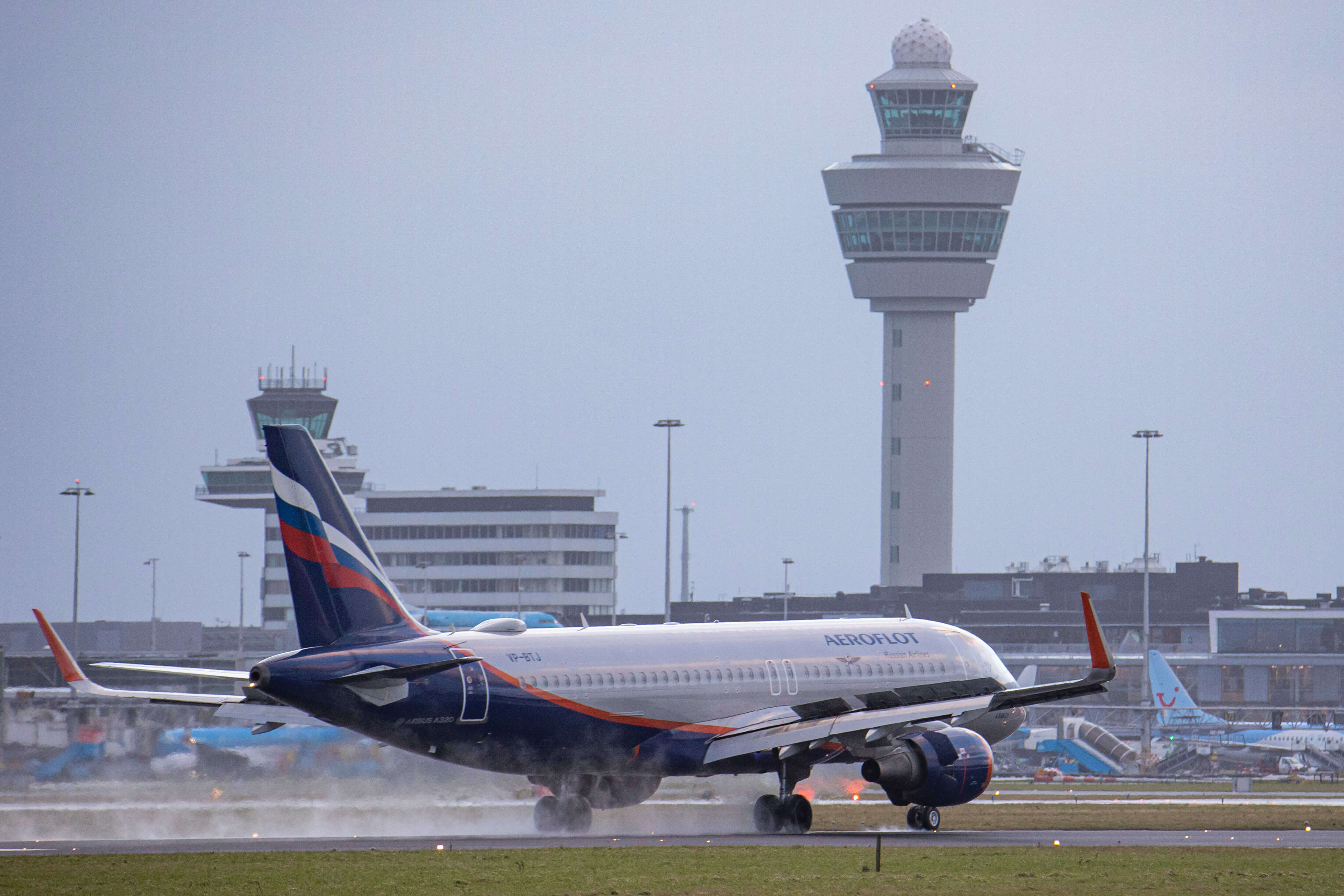 DeJong - Een Aeroflot-toestel op Schiphol in januari 2022. Reuters