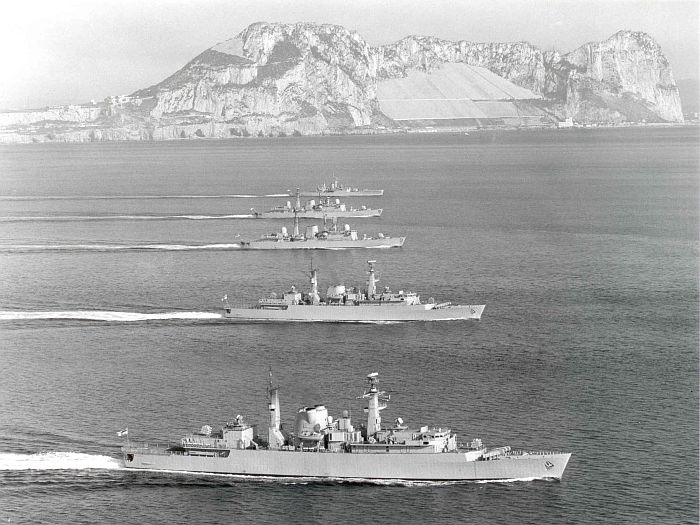 DeJong- Britse marineschepen bij de Falklandseilanden in 1982. Wikimediacommons