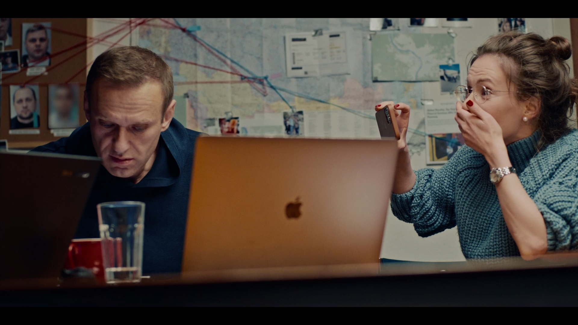 Maria Pevchikh and Alexei Navalny in de documentaire Navalny (2022)