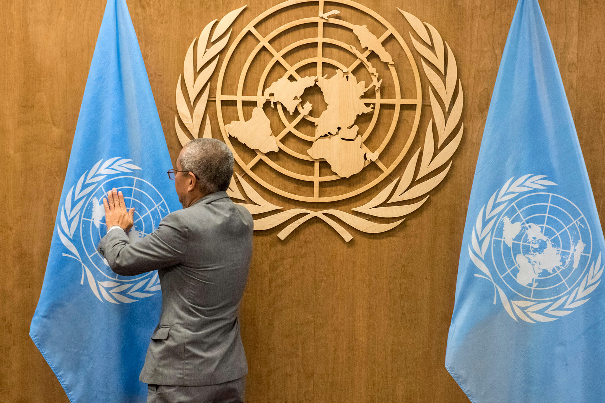 DeWit-Flags being prepared for UN General Assembly General Debate, 17Sept2017-UN Photo-Kim Haughton-Flickr