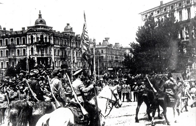 Drost - Het Rode Leger treedt Kyiv binnen in 1920. Wikimediacommons