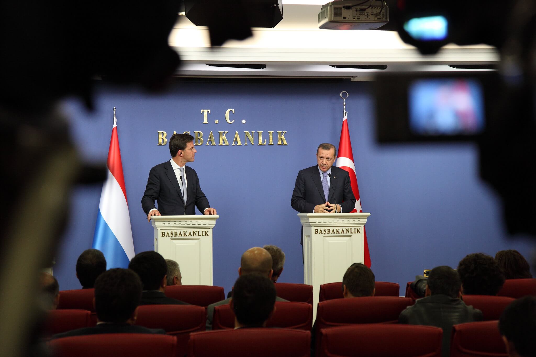 Drost - Minister-president Rutte en minister-president Erdoğan staan na afloop van een ontmoeting in 2012 de pers te woord. Minister-president Rutte - Flickr