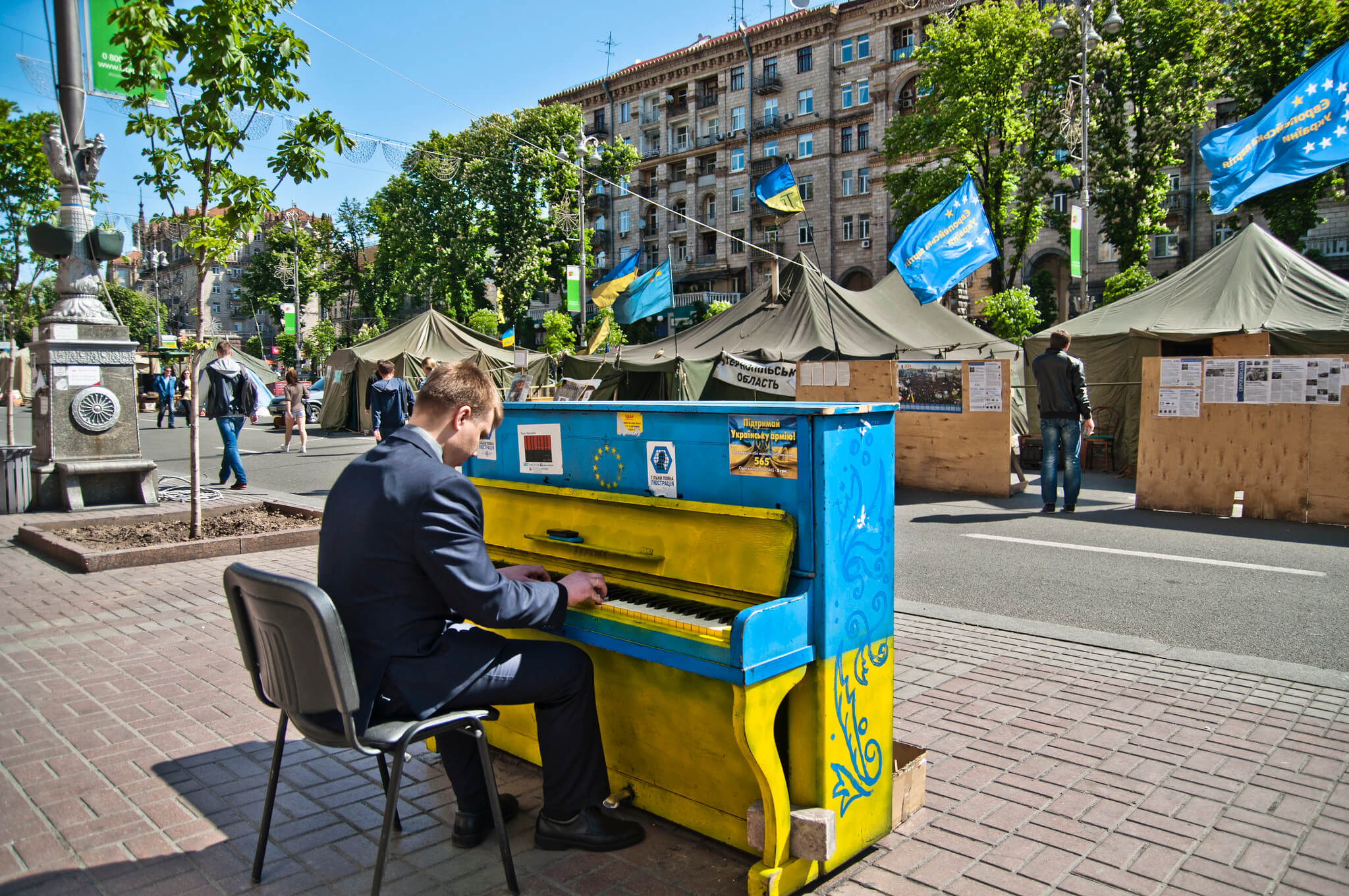 Drost- Pianist in Kyiv tijdens de Maidan-protesten in 2014. Marco Fieber - Flickr