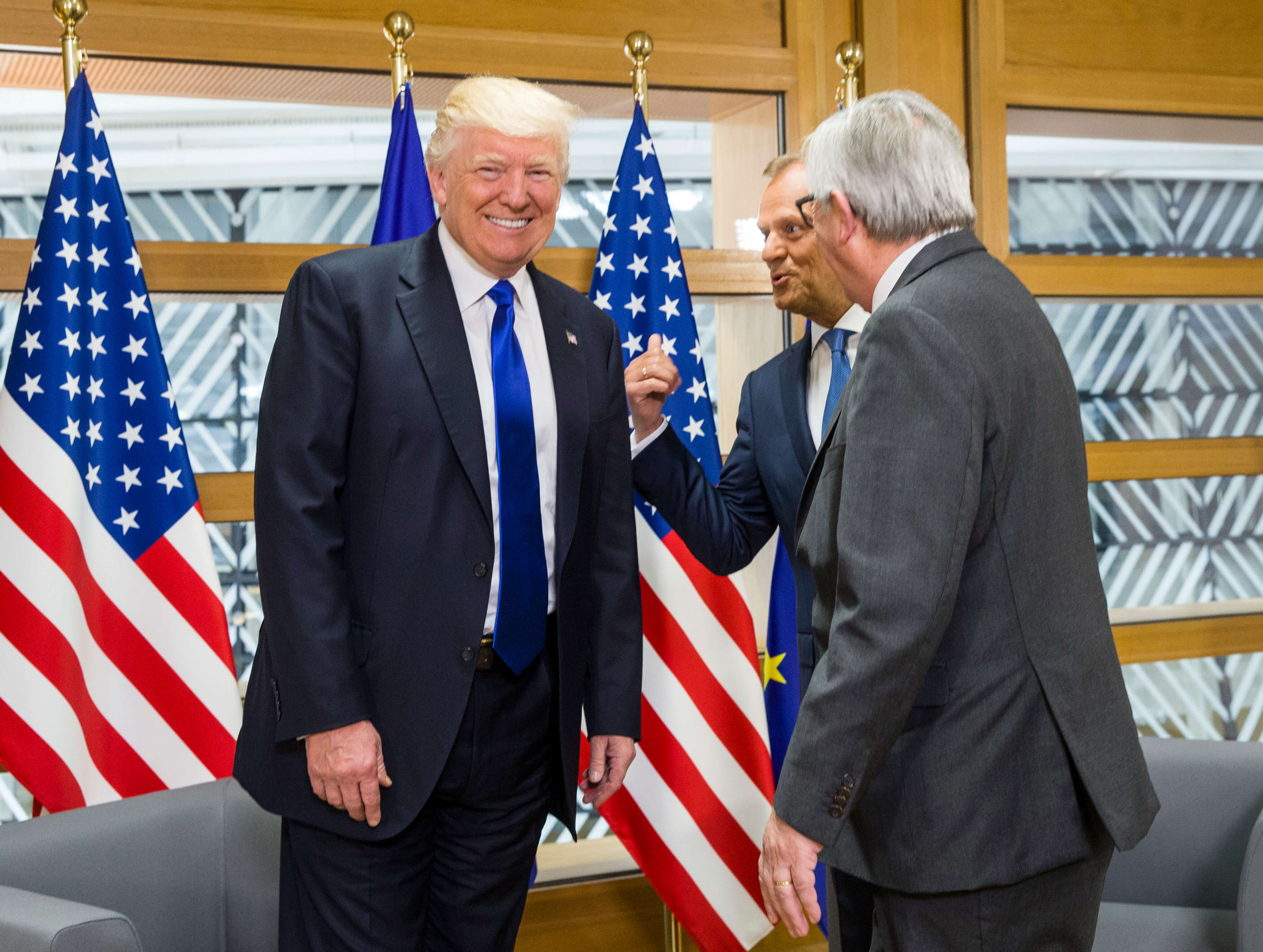 EU-presidenten Donald Tusk en Jean-Claude Juncker met de Amerikaanse president Trump in Brussel in mei 2017 - European Union