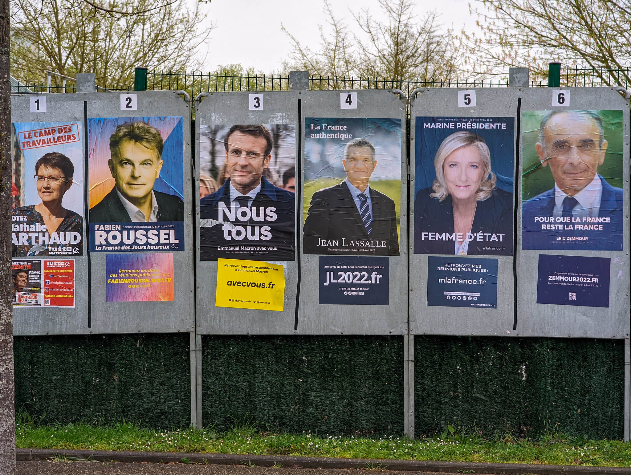 Verkiezingsposters in Noord-Frankrijk in april 2022.  © Allan Leonard / Flickr